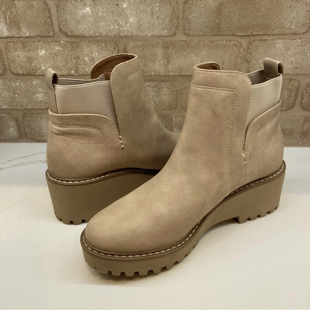 DOLCE VITA ⭐️NWOT Wedge Bootie in Dune